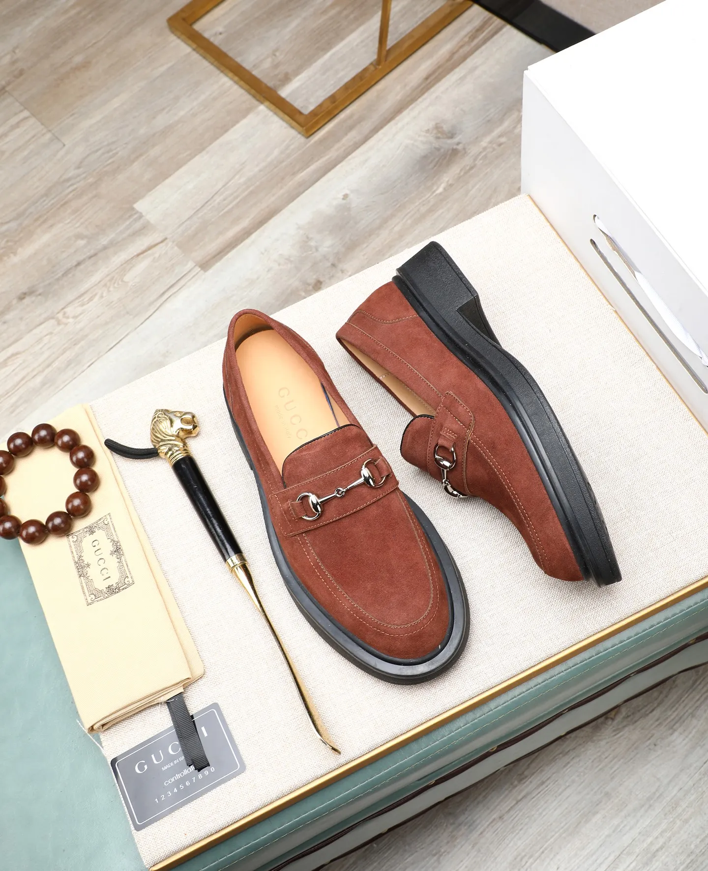 Men's shoes 💰520 (high-end, all cowhide) GUCCI high-end formal leather shoes, original imported fabrics from Italy, cowhide lining, original hardware. I believe you will be struck by it from the first moment you see it. The avant-garde atmosphere can no longer fully interpret its elegance. AAA grade rubber outsole, super comfortable. The original counter last guarantees its original version and quality. The simple upper ensures its comfort and breathability. A pair of truly good shoes has its own unique soul, famous quality, regular size 38-44 (45 customized)
